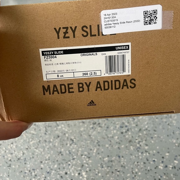 NWT adidas Yeezy Slide Resin with box Size 8 UK (around 10 US) UNISEX - Picture 8 of 9